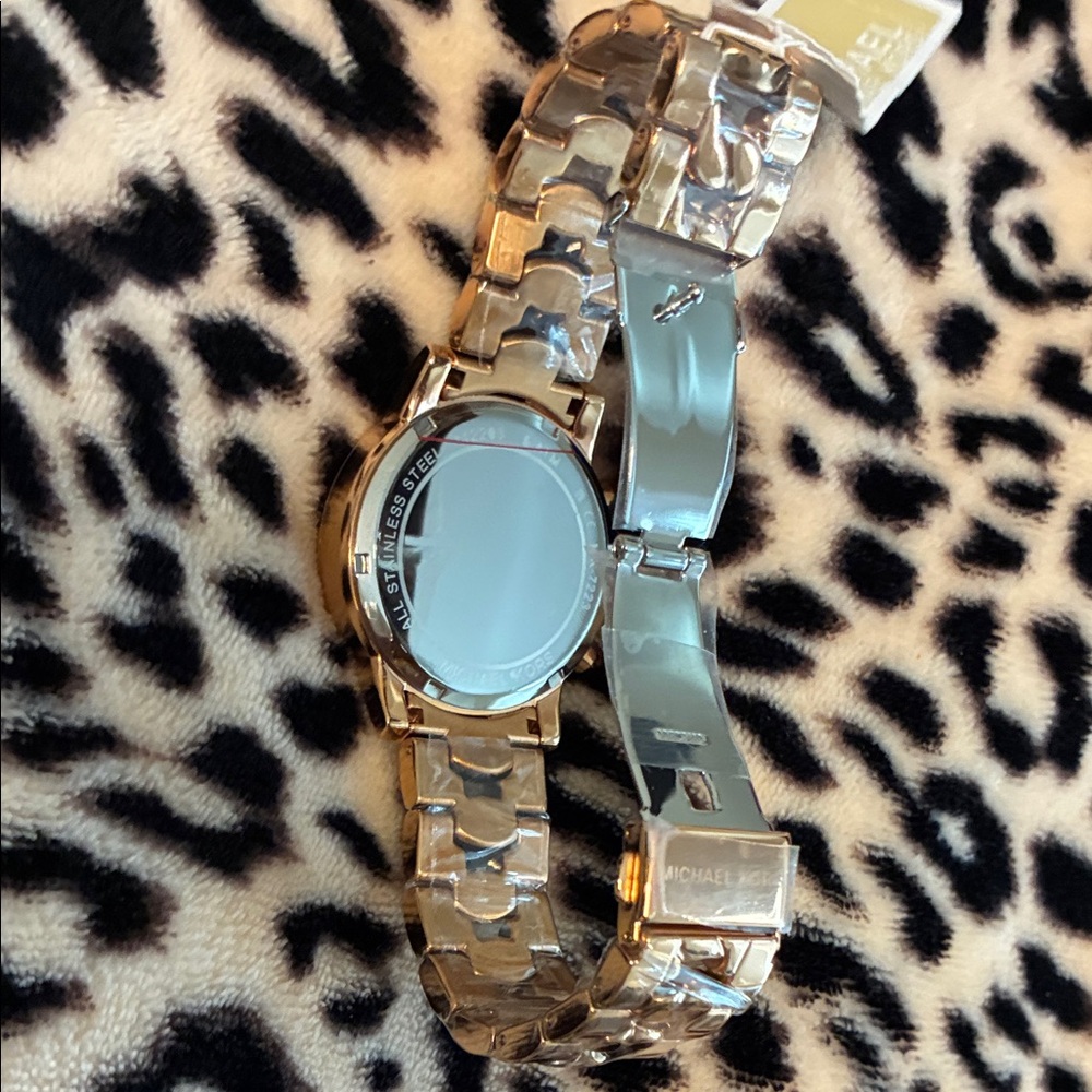 💖 Michael Kors Rose Gold Tone Crystal Accent Chronograph Watch 💖 - Picture 6 of 6